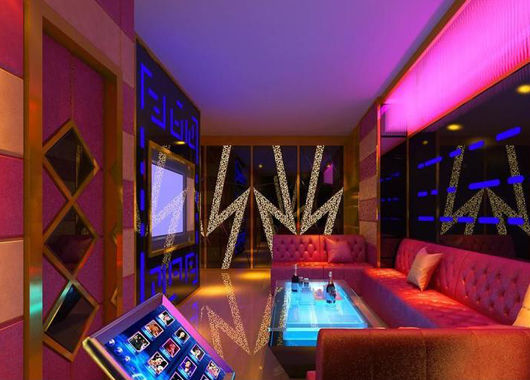 雙屏聯(lián)動(dòng)在酒吧、ktv的應(yīng)用-好奇數(shù)字科技