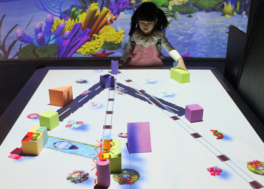 桌面互動(dòng)投影商場(chǎng)兒童樂(lè)園