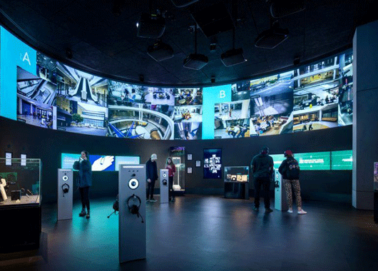 弧幕投影在監控調度指揮中心的應用場景-好奇數字科技