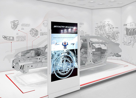 互動滑軌屏在產品發布會上的應用場景